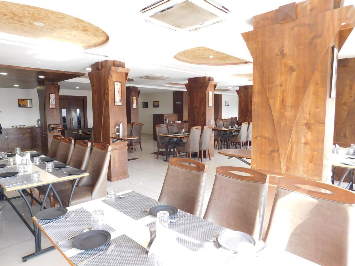 Hotel Shiva Club And Resort Mundra Екстер'єр фото